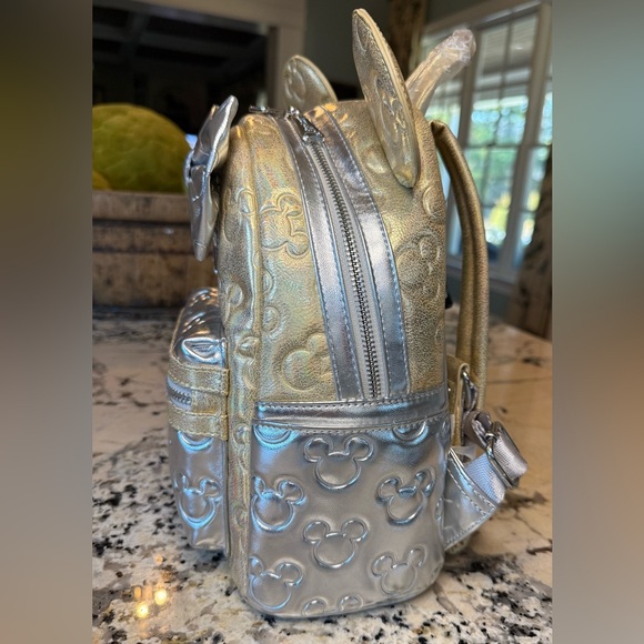 NWT Loungefly Minnie Mouse Metallic Gold & Silver Quilted Mini Backpack main image 6